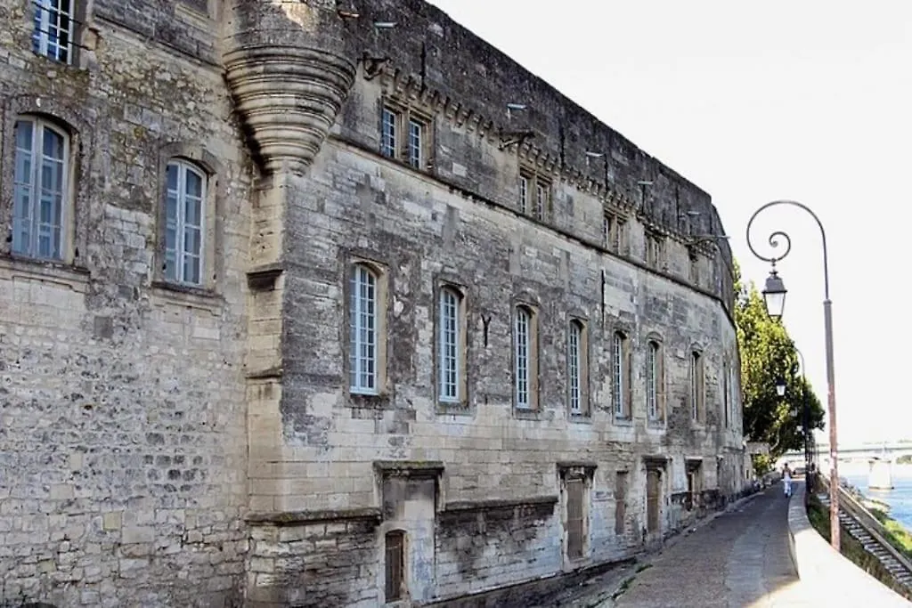 Apartment Beau Studio Climatise/Wifi, Proche Arenes Et Gare Arles